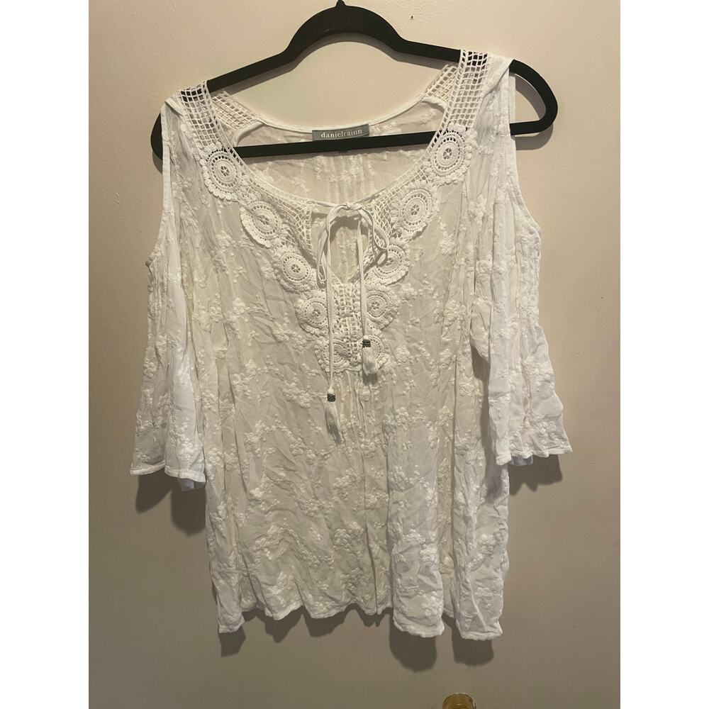 Daniel Rainn white lacey cold shulder 3/4 sleeve minimalist top 1X